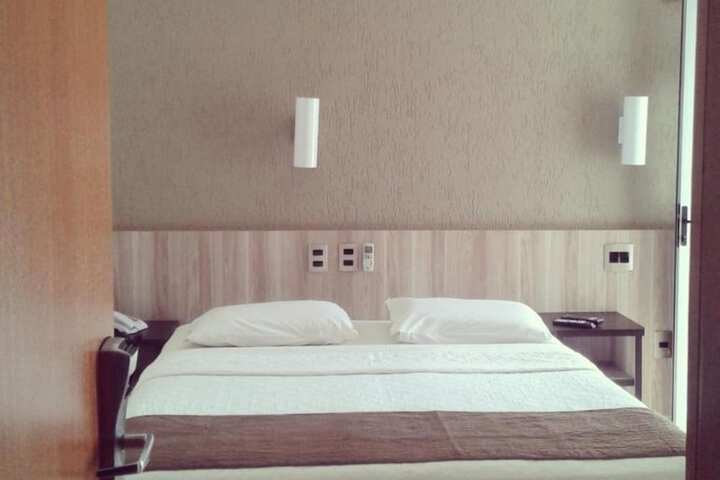 Room 13 of 25