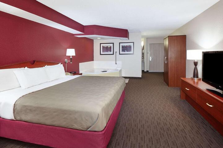 1 King Bed (6 of 8)