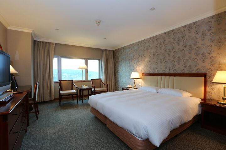 Room 6 of 43