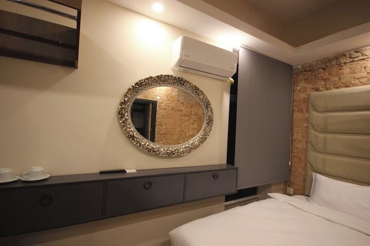 Room 109 of 204