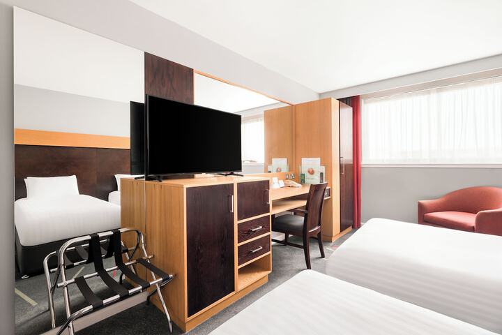 Room 27 of 99
