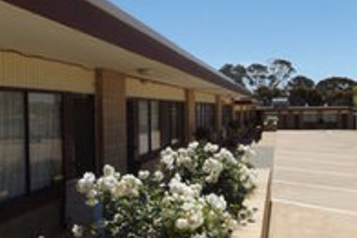 Hotel Exterior 15 of 62