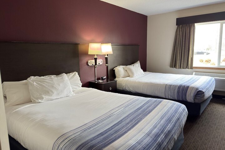 2 Queen Beds (5 of 8)