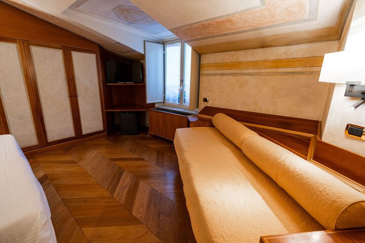 Room 36 of 76