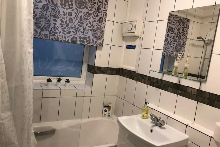 Room 8 of 12