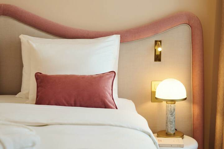 Room 15 of 62