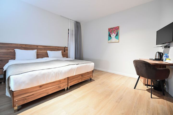 Room 32 of 60