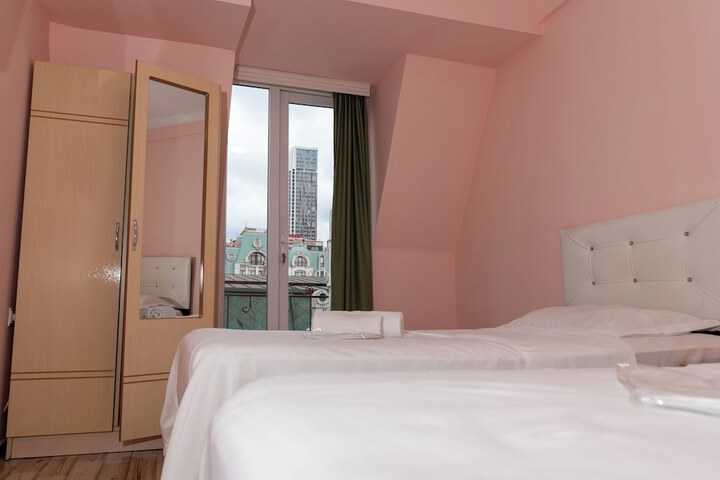 Room 5 of 15