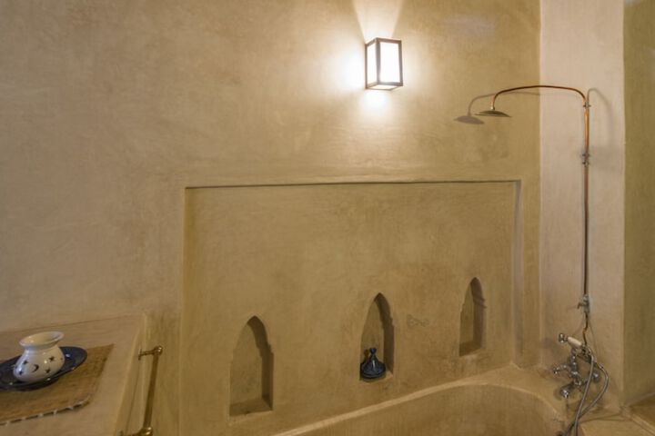 Deep soaking bathtub