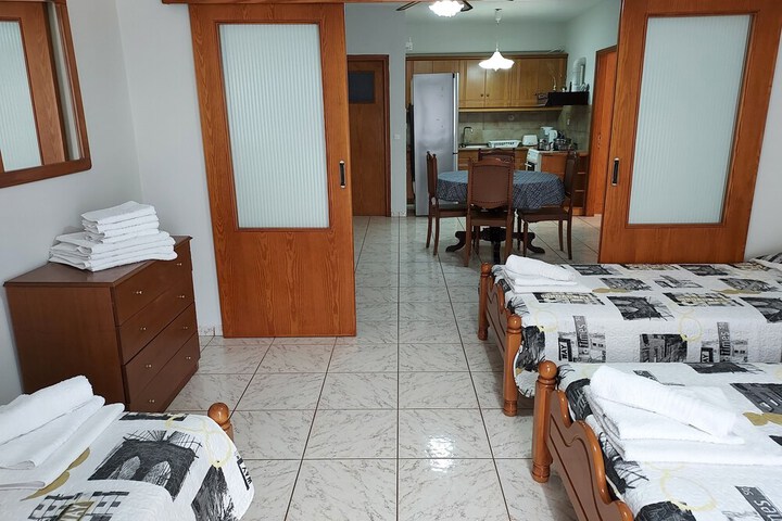 Room 51 of 192