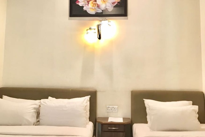 Room 9 of 48