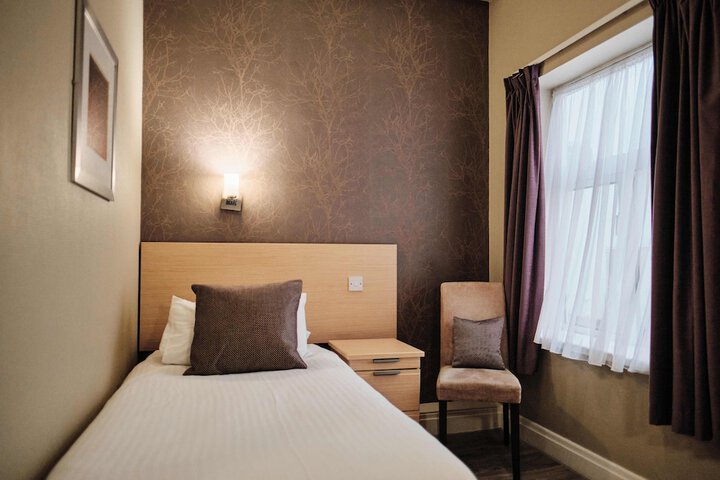 Room 33 of 85