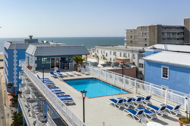 Rooftop pool