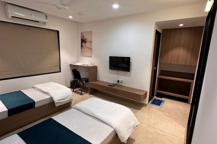 Room 2 of 6