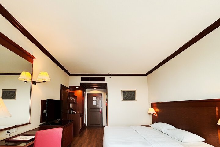 Room 13 of 127