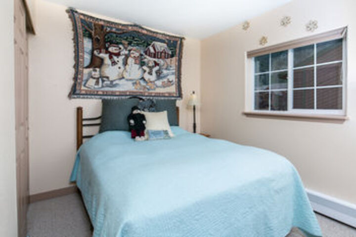 Room 8 of 16