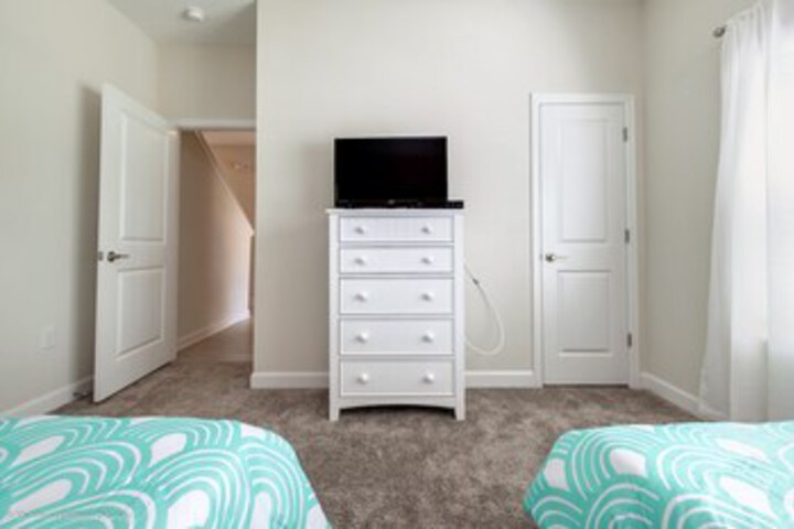 Room 28 of 40
