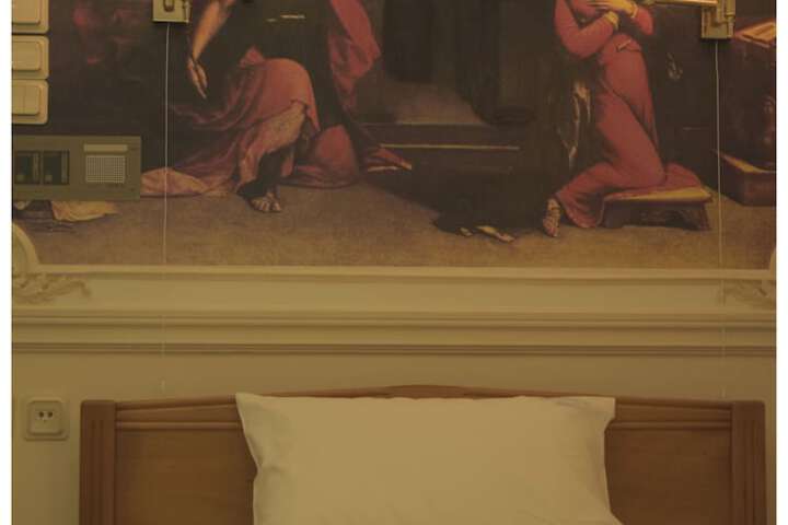 Room 15 of 37