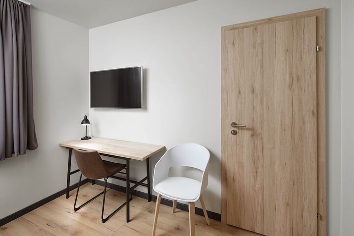 Room 34 of 80