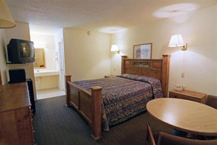 Room 6 of 10