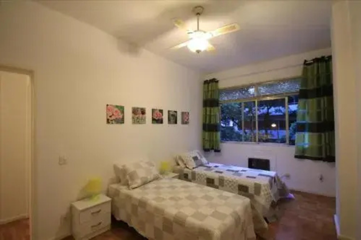 Room 5 of 12