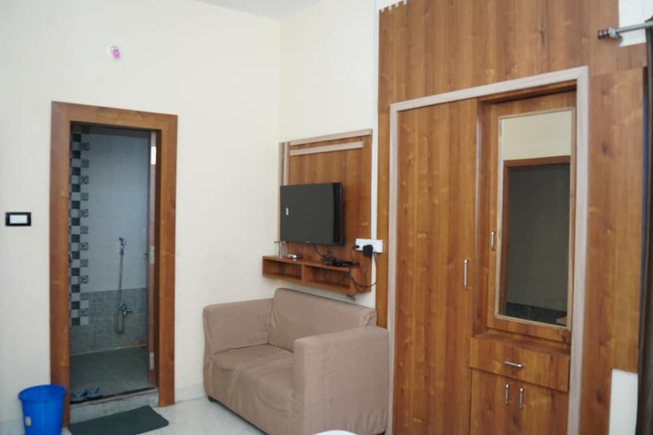 Room 8 of 27