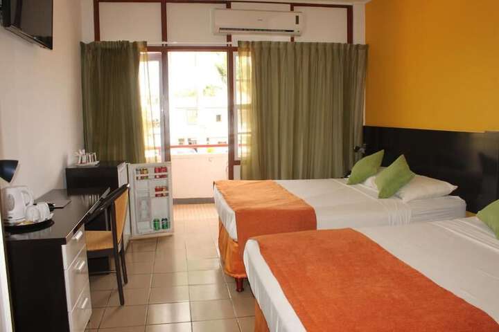 Room 7 of 33