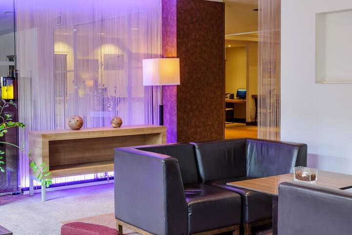Entrance & Lobby
