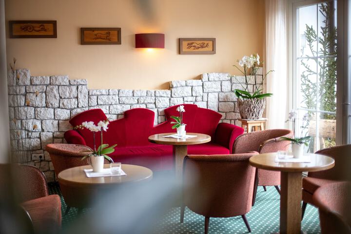 Lounge 53 of 70