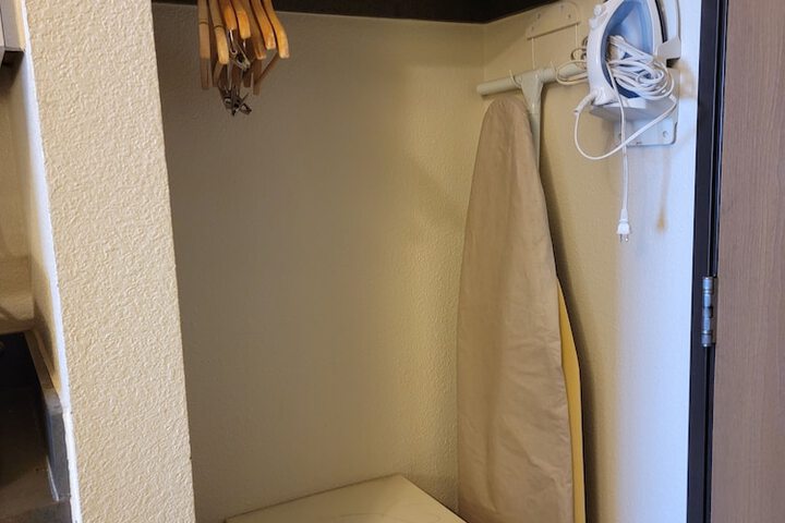 Iron/ironing board