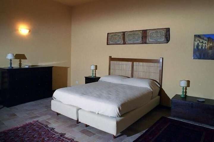 Room 6 of 11