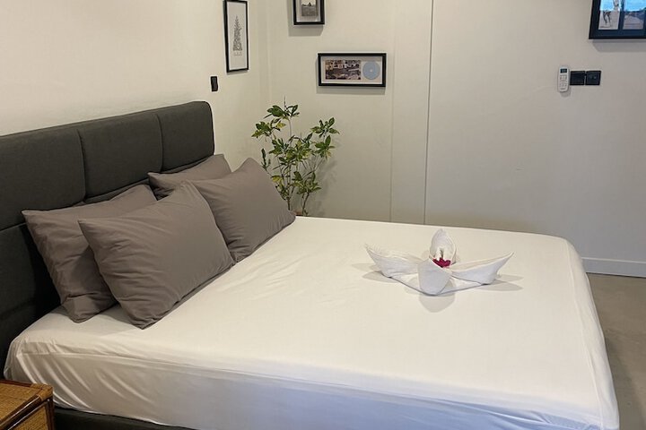 Room 4 of 33
