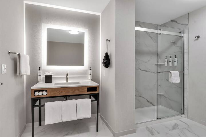 Room 42 of 60