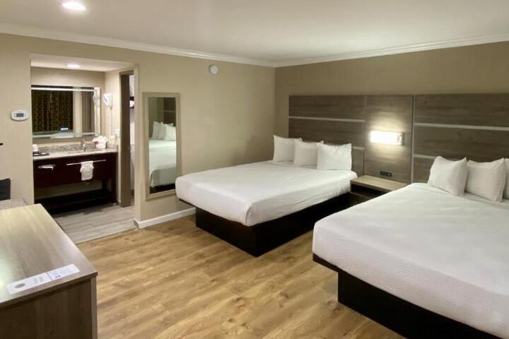 Queen Bed Accessible (1 of 17)