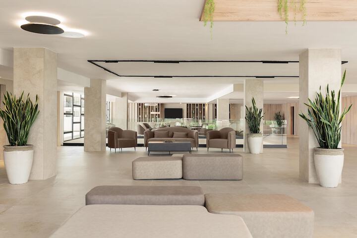 Entrance & Lobby