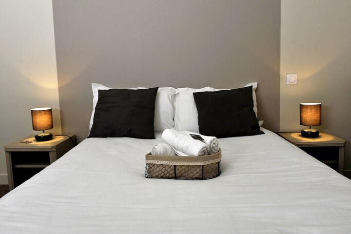 Room 5 of 28