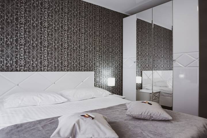 Room 16 of 132