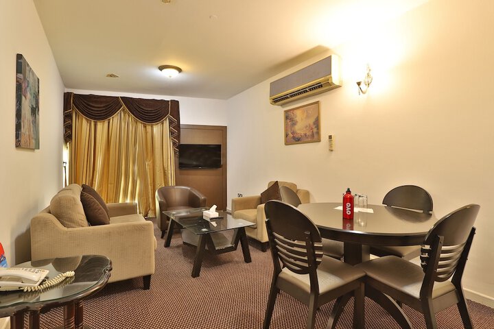 Room 10 of 27