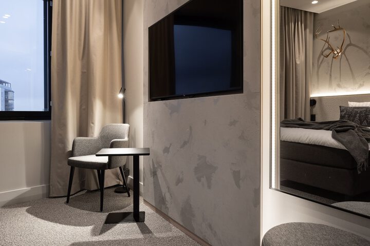 Room 43 of 170
