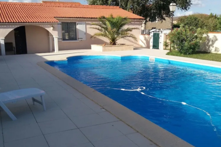 Pool 4 of 6