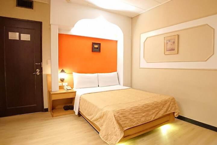 Room 7 of 33