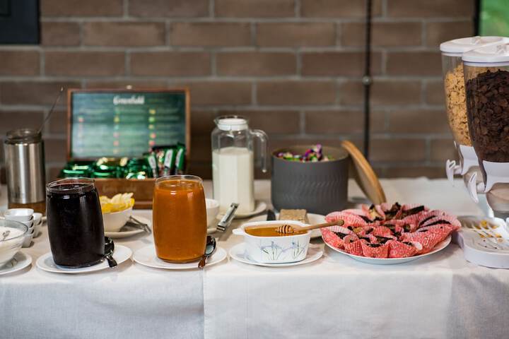 Breakfast/Coffee Service 77 of 103