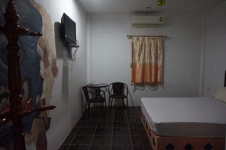 Room 7 of 19
