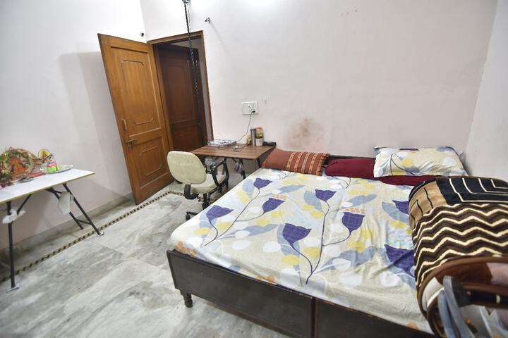 Room 4 of 6