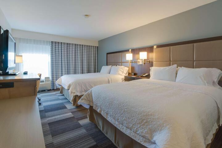 2 Queen Beds (2 of 2)