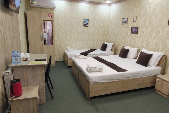 Room 10 of 13