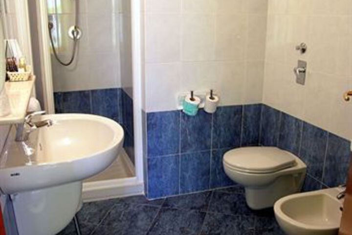Room 2 of 25