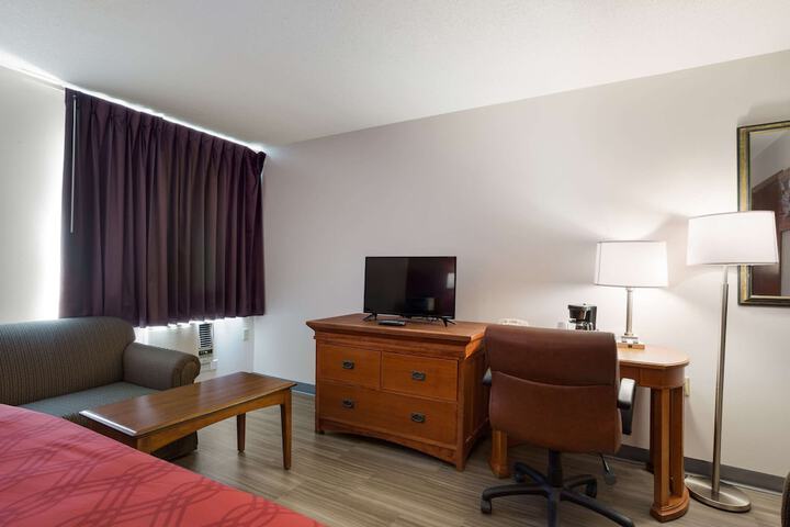 Room 27 of 38