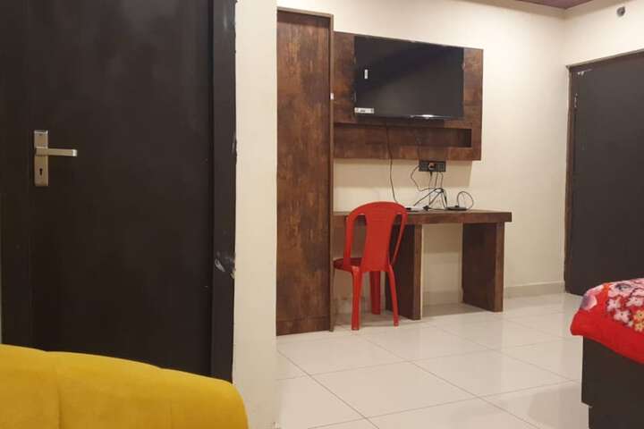 Room 17 of 24