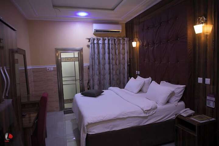 Room 15 of 76